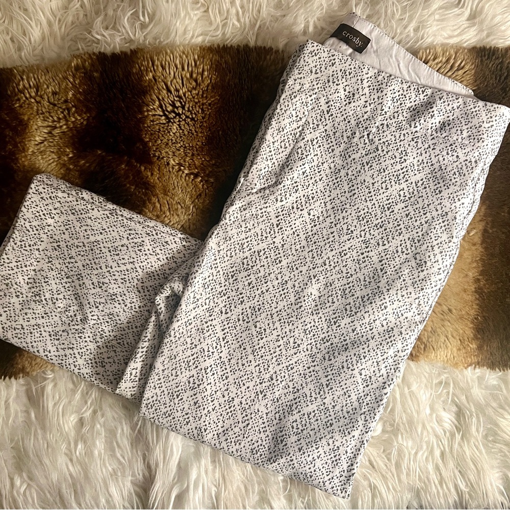 Crosby. White and Grey Geometric Print Straight Leg Pants! Sz 8! So Chic!